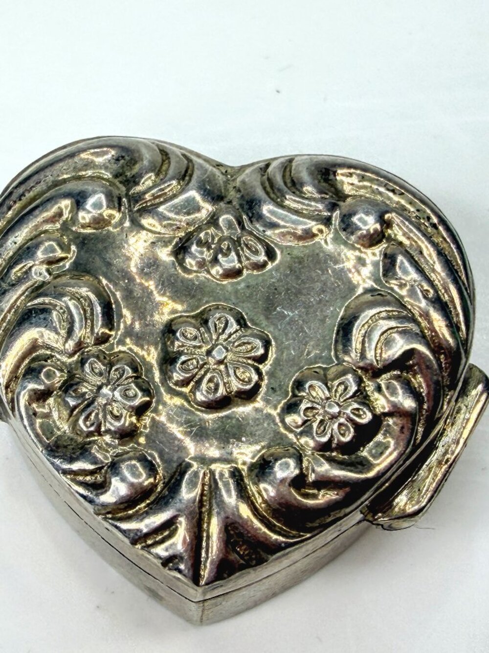 Vintage Sterling Silver Embossed Floral Heart Pill Trinket Box 11g 1.25" SS479